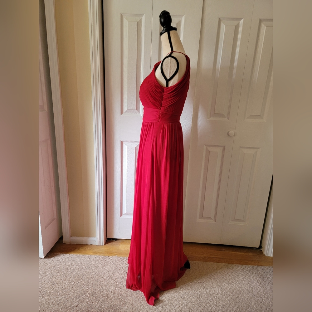 Red Gown - Picture 7 of 7